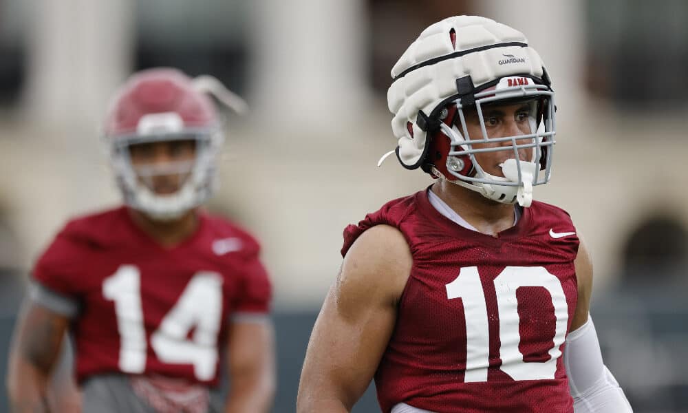 Henry To'oto'o prepares for a play at practice