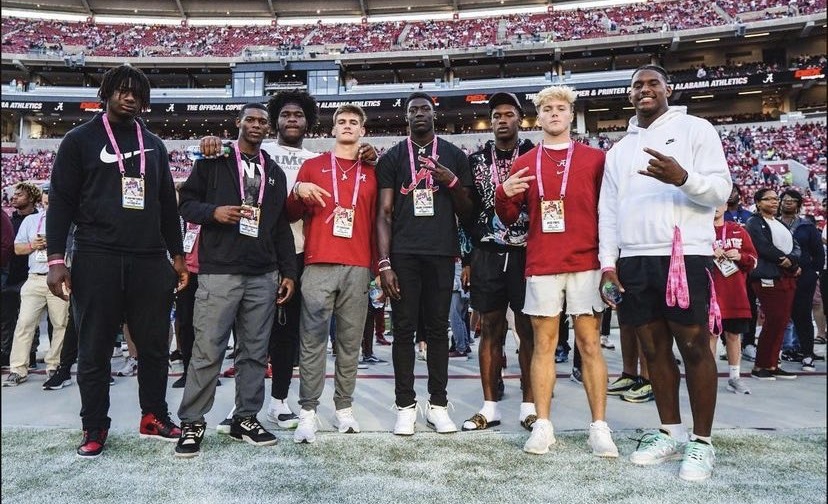 Alabama commits take a picture during Alabama visit