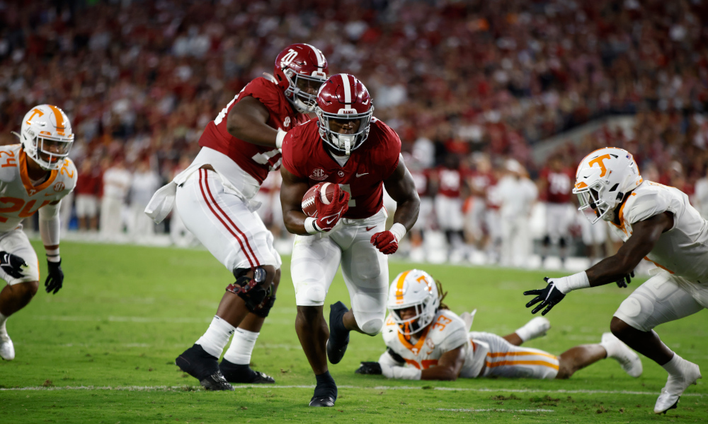 Brian Robinson (#4) runs downfield for Alabama versus Tennessee