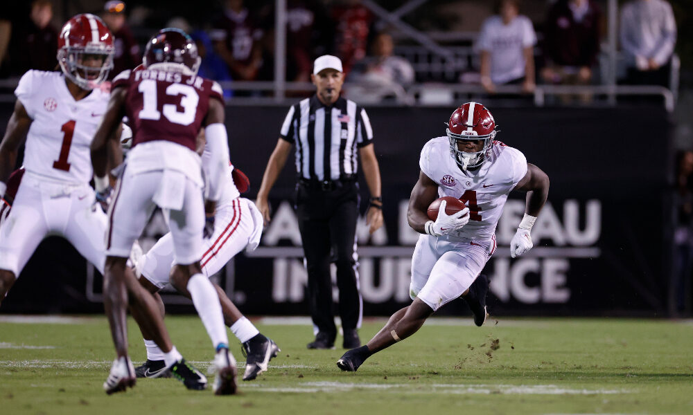 Brian Robinson runs the ball against Mississippi State