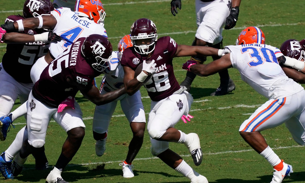 Isaiah Spiller (#28) runs with the ball for Texas A&M versus Florida in 2020