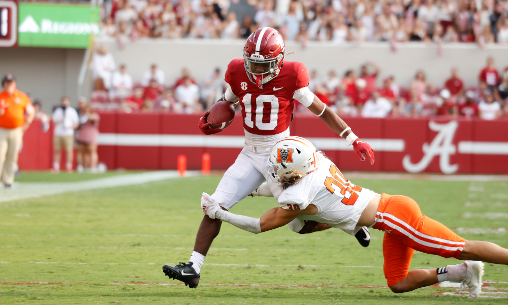 JoJo Earle (#10) with a catch for Alabama versus Mercer