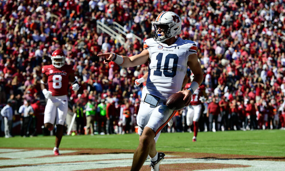 Bo Nix scores a touchdown against Arkansas