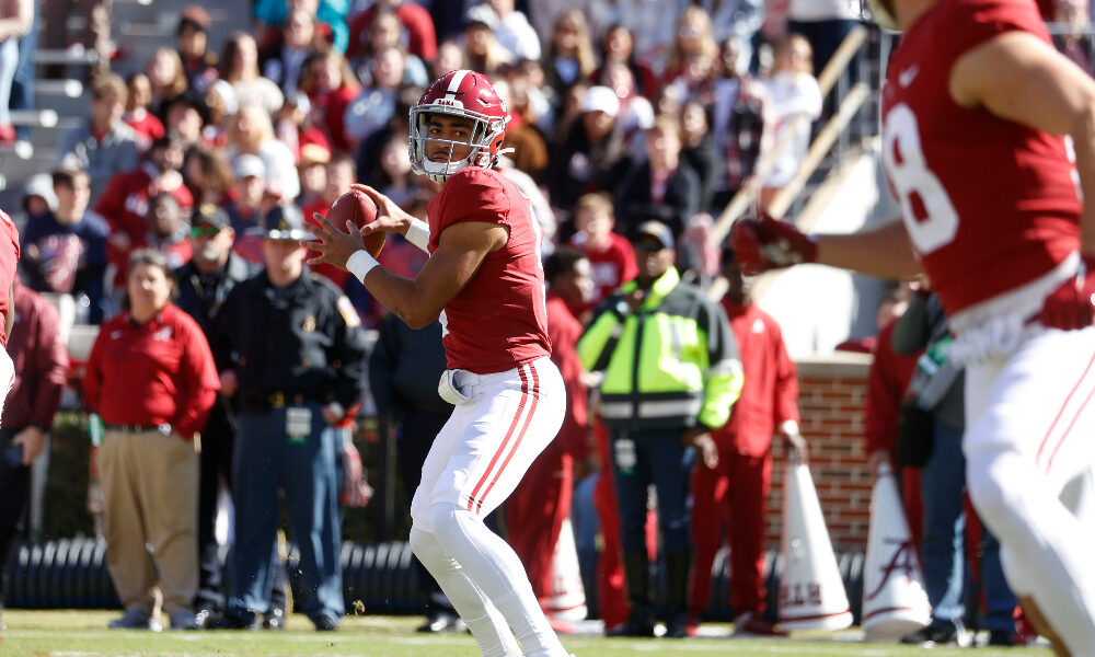 Bryce Young drops back to pass against New Mexico State