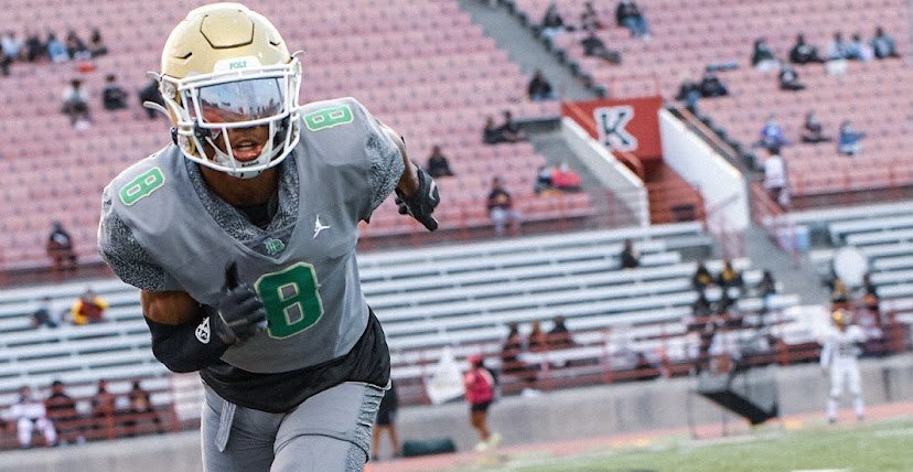 daylen austin warms up for football game