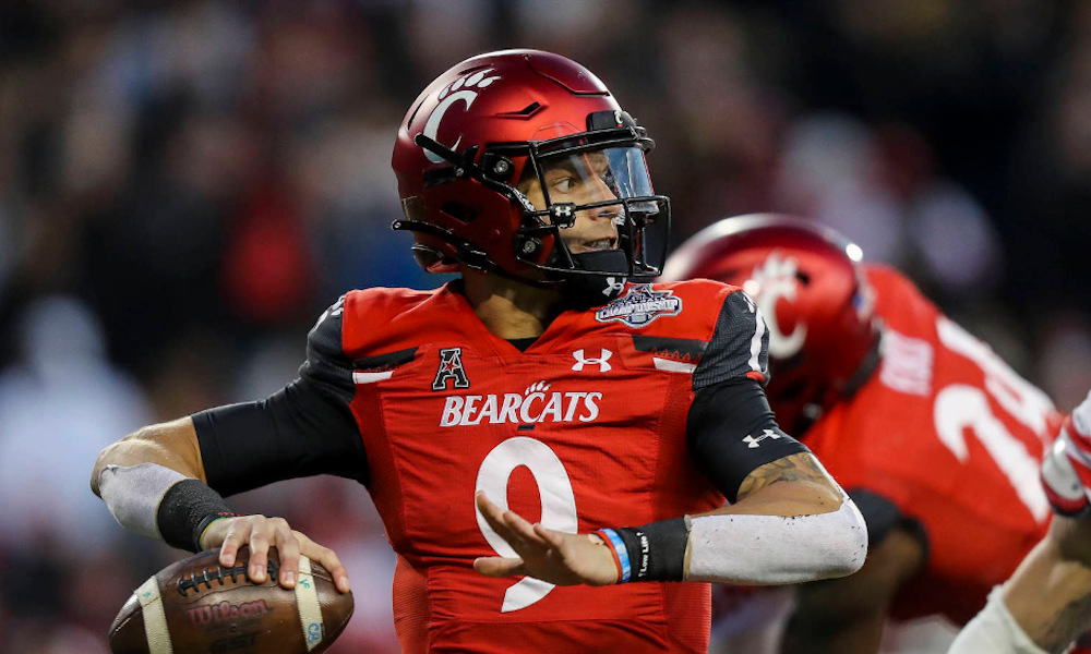 Desmond Ridder (#9) throws a pass for Cincinnati in 2021 AAC Championship versus Houston