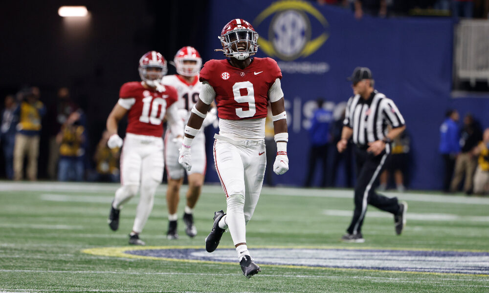 Jordan Battle celebrates a stop against Georgia