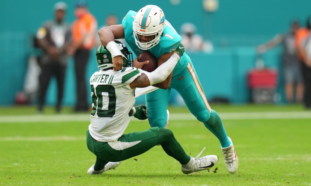 Video: Tua Tagovailoa savagely trucks defender during Miami Dolphins-New  York Jets game - Dolphin Nation