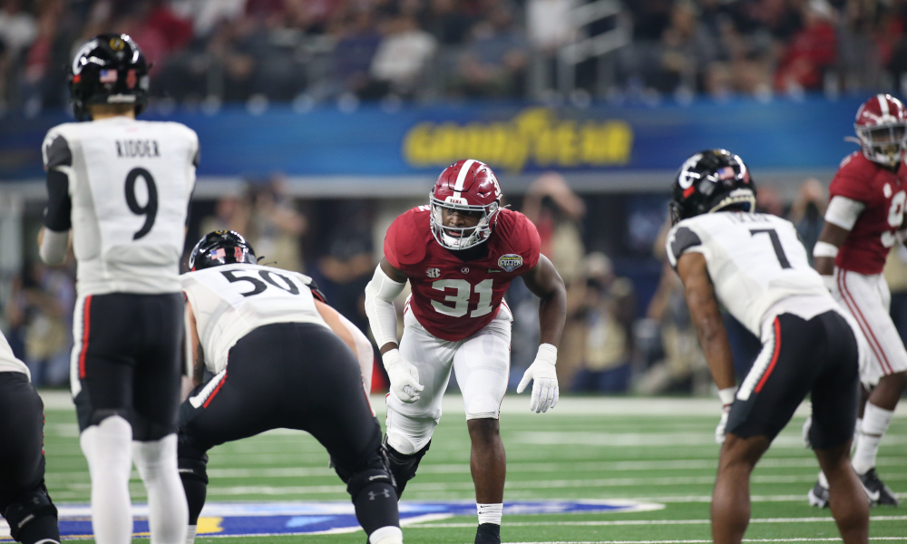 Will Anderson (#31) in his stance at LB for Alabama in CFP Semifinal Game versus Cincinnati