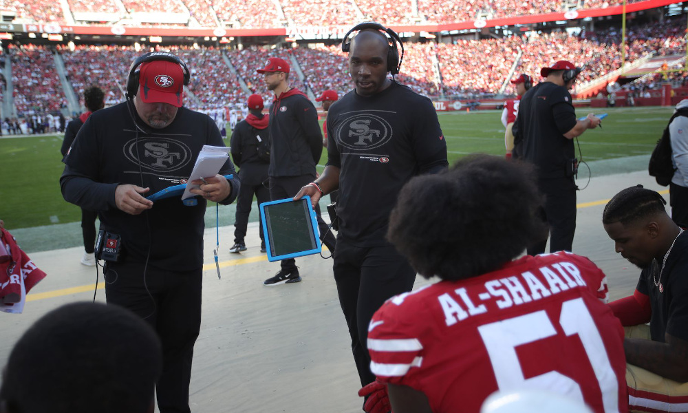 DeMeco Ryans on the sideline coaching 49er players in 2021 season as defensive coordinator