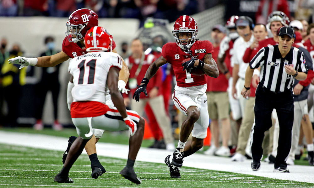 Jameson Williams (#1) with a catch and run for Alabama in 2022 CFP title game versus Georgia