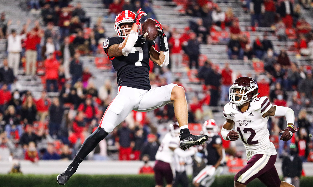 Jermaine Burton (#7) makes a catch for Georgia in 2020 matchup versus Mississippi State