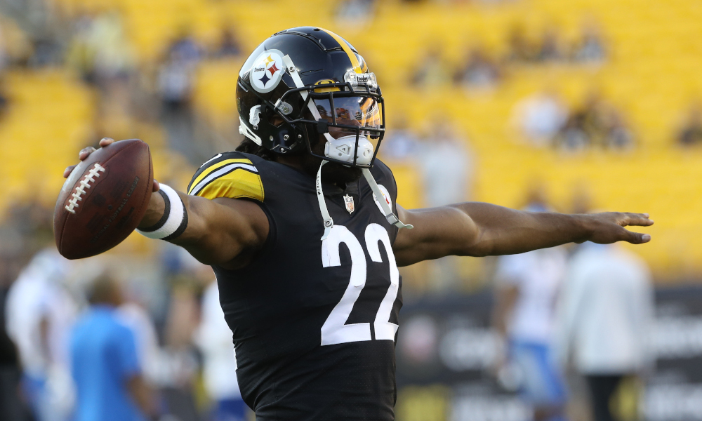 Najee Harris (#22) warms up for 2021 matchup for Steelers versus Lions