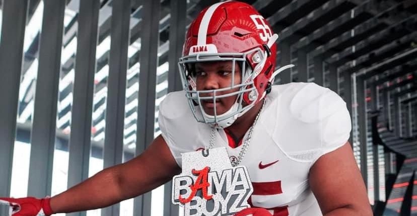 Ryqueze McElderry poses in Alabama uniform