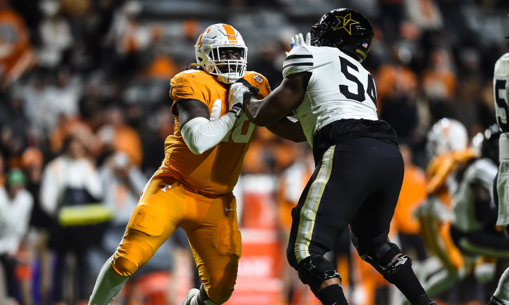 Tyler Steen (#54) blocking at left tackle for Vanderbilt in 2021 versus Tennessee