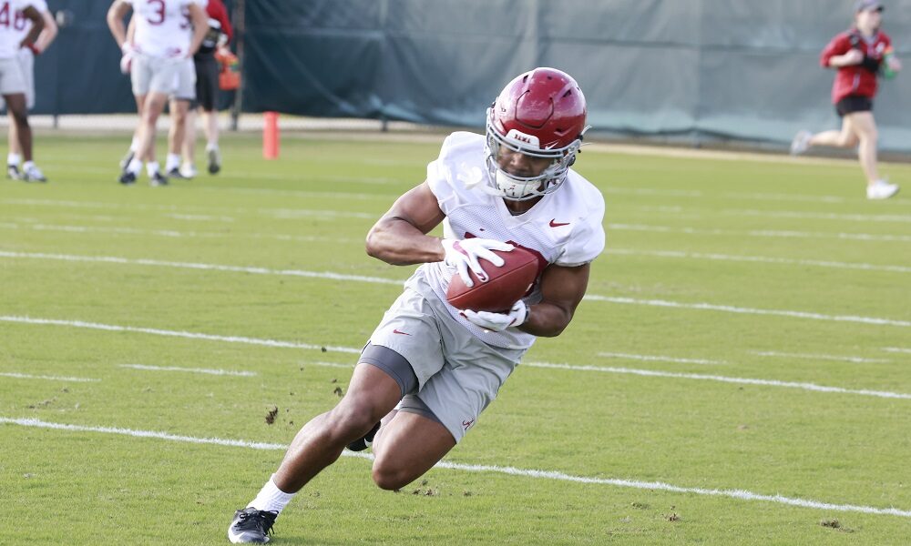 JoJo Earle (#10) with a catch for Alabama in 2022 spring football practice