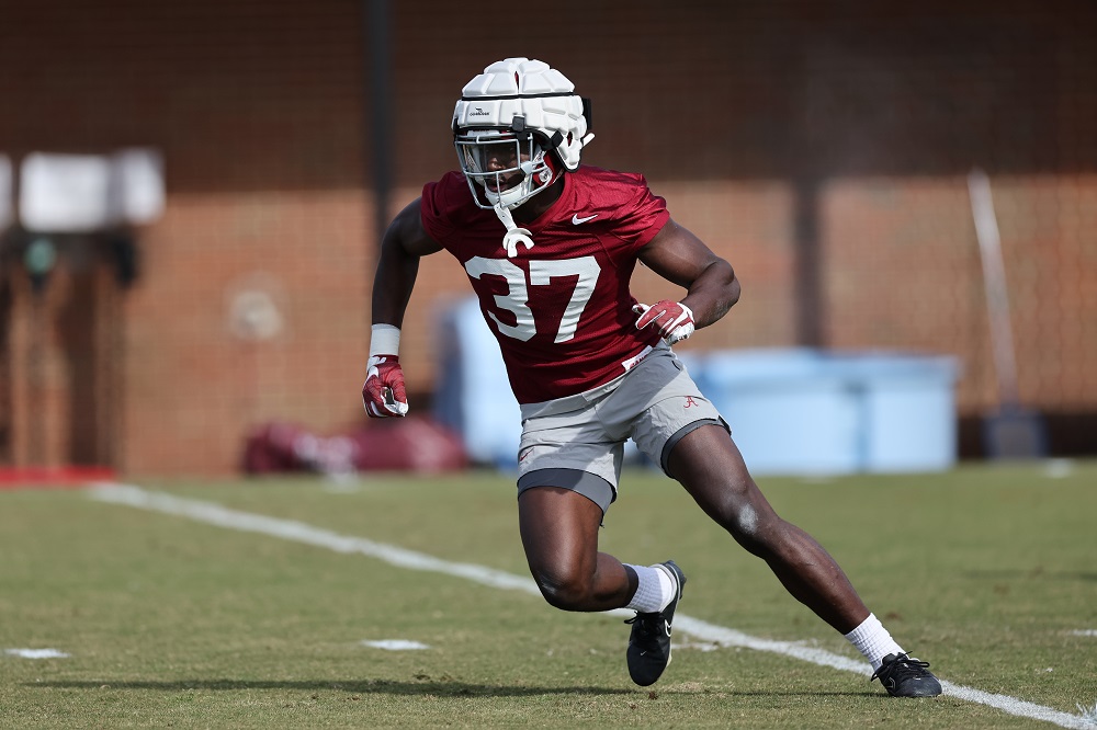 Alabama LB Demouy Kennedy (#37) performing drills at 2022 spring practice