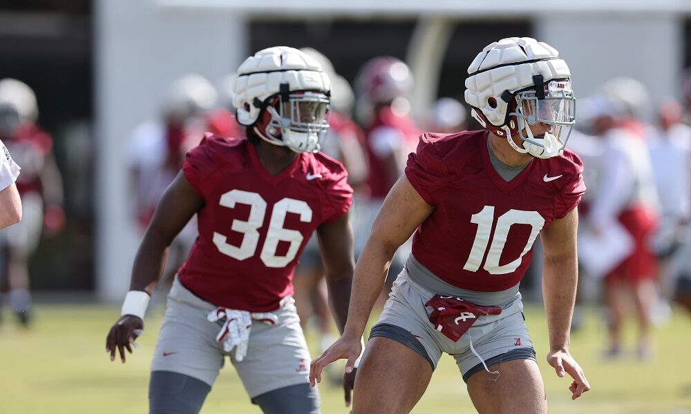 Alabama LB Henry To'oto'o (#10) going through drills in 2022 spring practice
