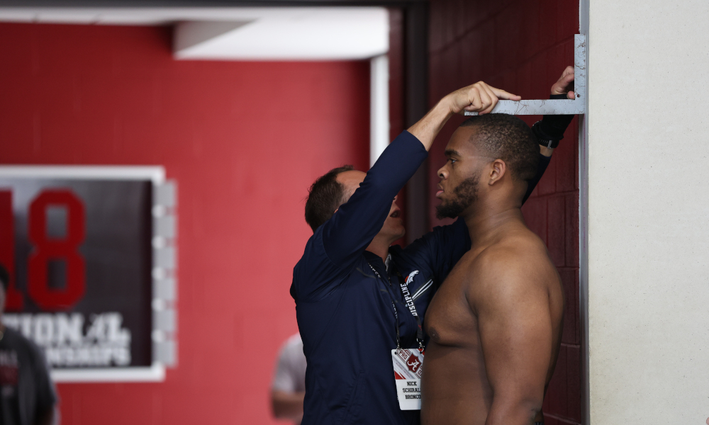 Alabama OT Evan Neal getting measured at Crimson Tide's 2022 Pro Day