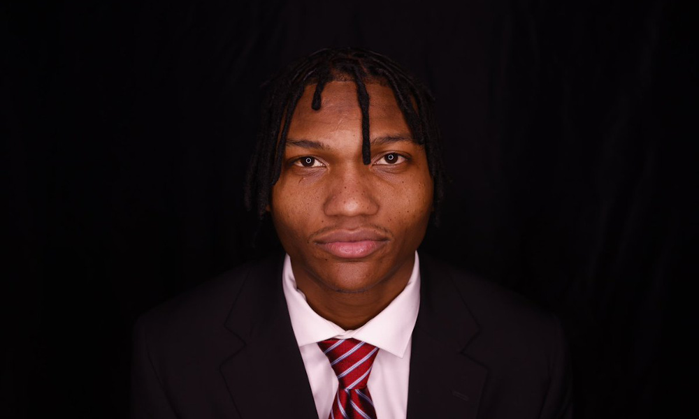 Elias Ricks taking his team picture for Alabama football