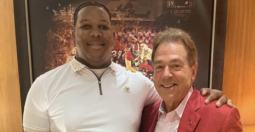 Ryqueze McElderry poses with Nick Saban