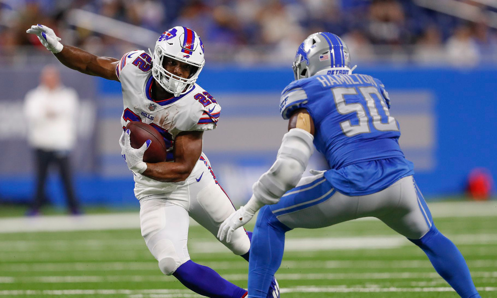Shaun Dion Hamilton (#50) breaks down to tackle a running back for the Buffalo Bills in 2021 NFL Preseason Game with Lions