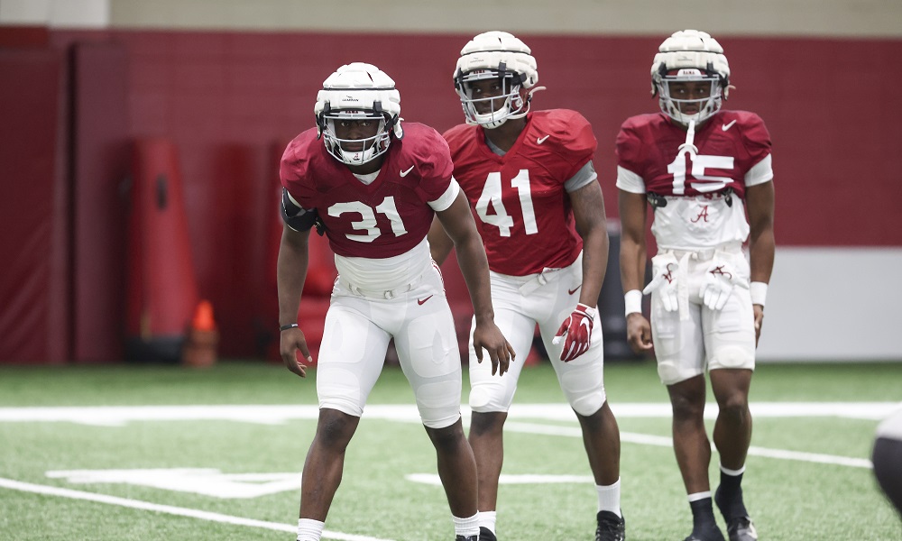 Will Anderson (#31) and Alabama's OLB room in drills at 2022 Spring Football Practice