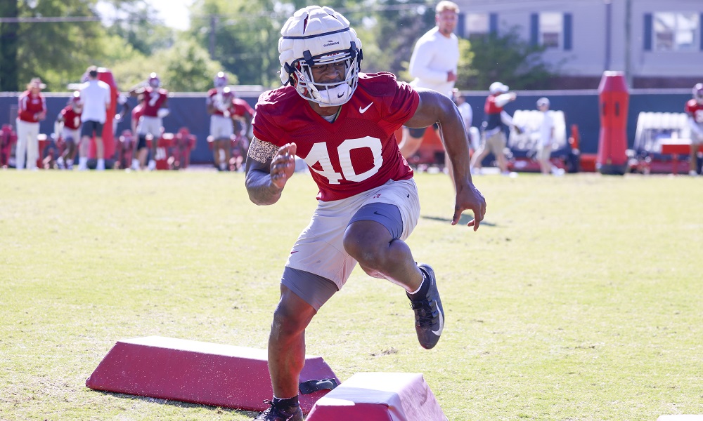 Alabama LB Kendrick Blackshire (#40) working through drills during 2022 spring practice.