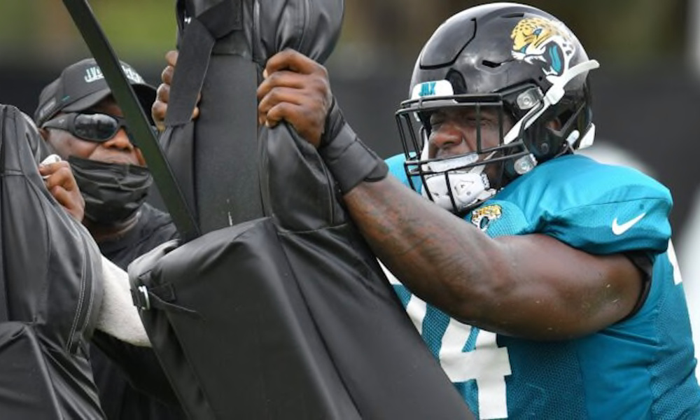 Cam Robinson doing offensive line drills at Jaguars practice in 2021