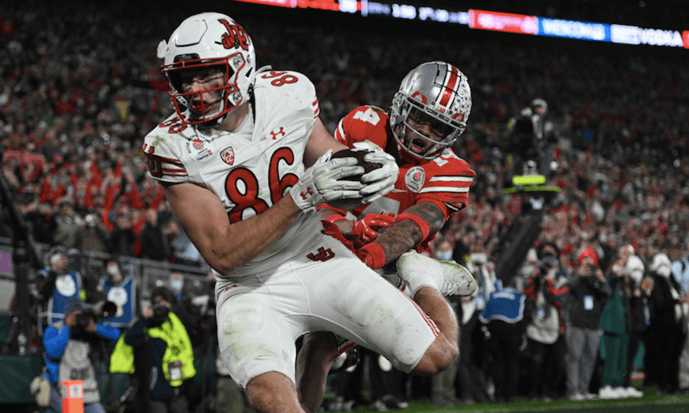 Utah tight end Dalton Kincaid (#86) catches a TD pass in 2022 Rose Bowl Game versus Ohio State