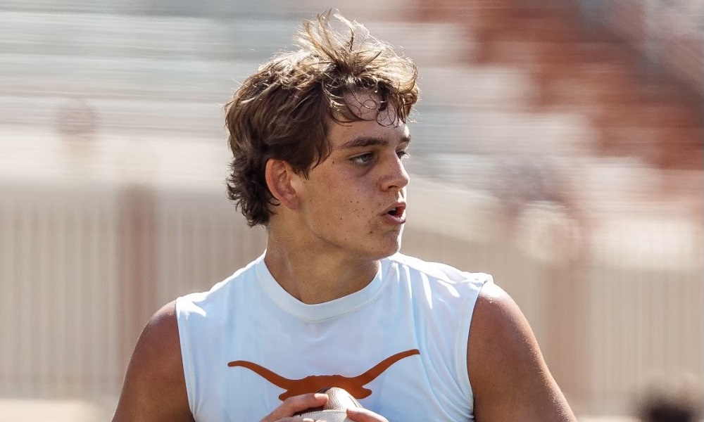 Arch manning throws football for texas