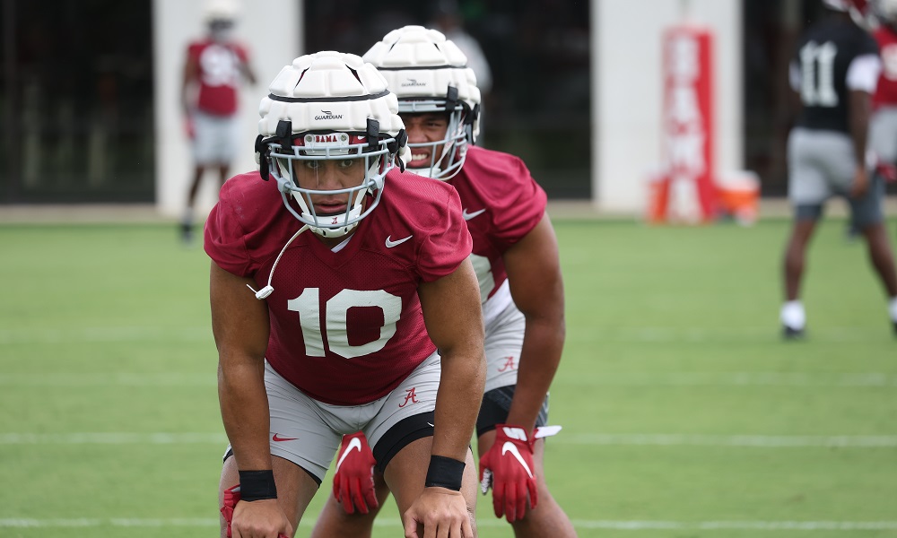 Alabama LB Henry To'oto'o (#10) going through drills at 2022 Fall Camp Practice