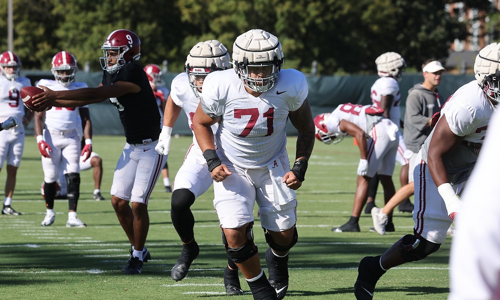Alabama offensive lineman Darrian Dalcourt (71) blocks at practice at Thomas-Drew Practice Fields in Tuscaloosa, AL on Tuesday, Sep 27, 2022.