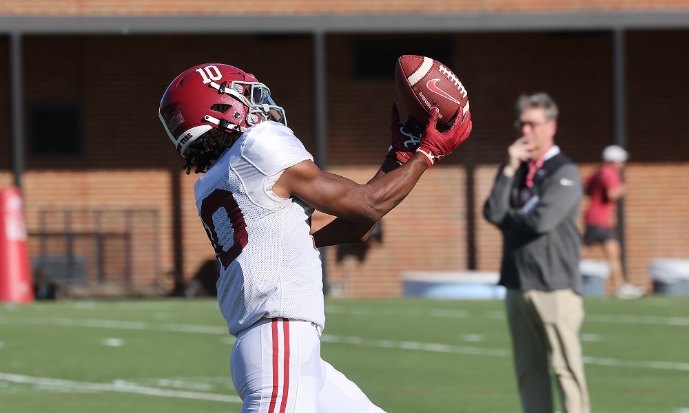 Alabama WR JoJo Earle (#10) makes a catch in practice during prep for Arkansas