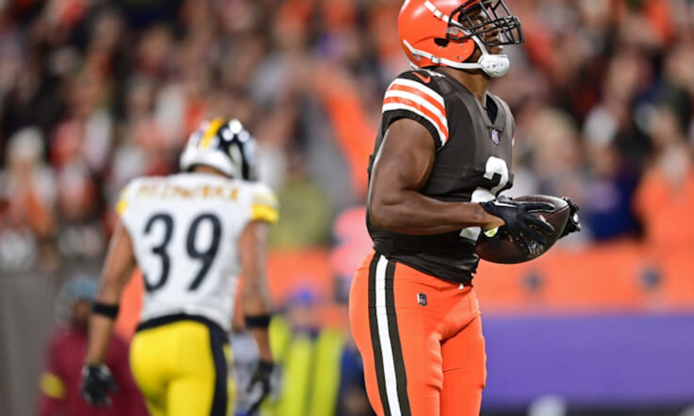 Amari Cooper (#2) catches a touchdown pass for Cleveland Browns versus Steelers on Thursday Night Football