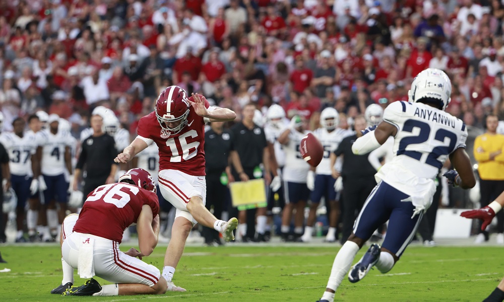 Alabama PK Will Reichard (#16) kicks a field goal against Utah State