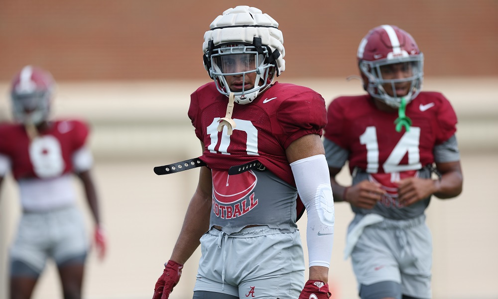 Alabama LB Henry To'oto'o (#10) going through practice for Texas week