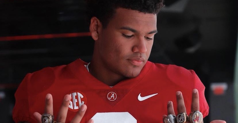 5-Star DE Keon Keeley posing in Alabama uniform