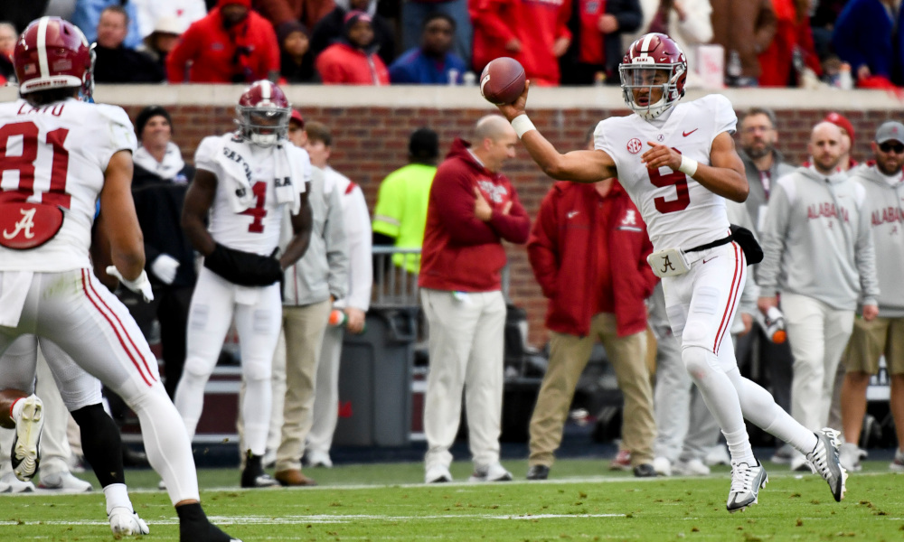 Alabama QB Bryce Young (#9) completes a pass to Cameron Latu (#81) in 2022 matchup versus Ole Miss