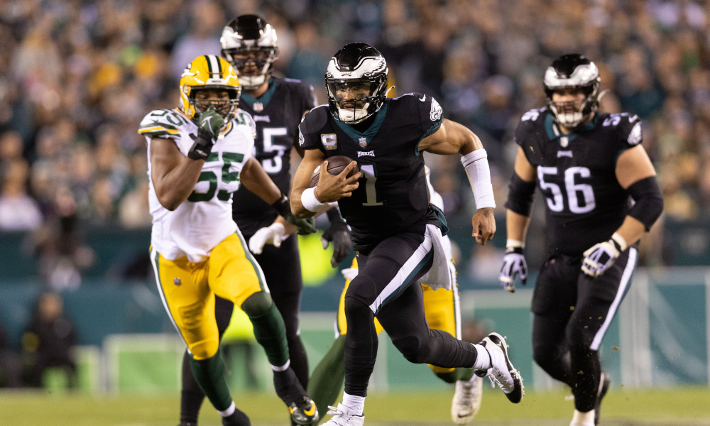 Jalen Hurts topples Aaron Rodgers, moves Eagles to 10 wins