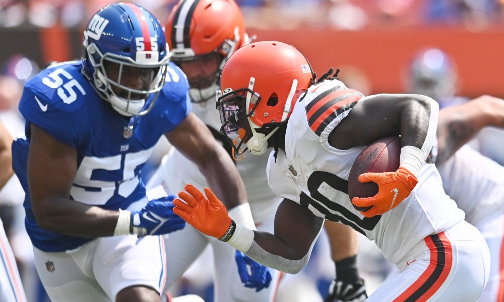 Reggie Ragland attempts a tackle on Browns running back D'Ernest Johnson