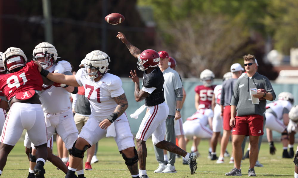 Alabama QB Jalen Milroe (#4) attempt a pass in spring practice for the Crimson Tide.