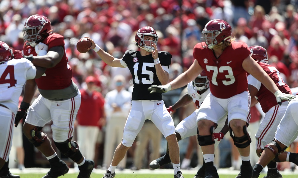 Alabama quarterback Ty Simpson (15) throws the ball at Bryant-Denny Stadium in Tuscaloosa, AL on Saturday, Apr 22, 2023.