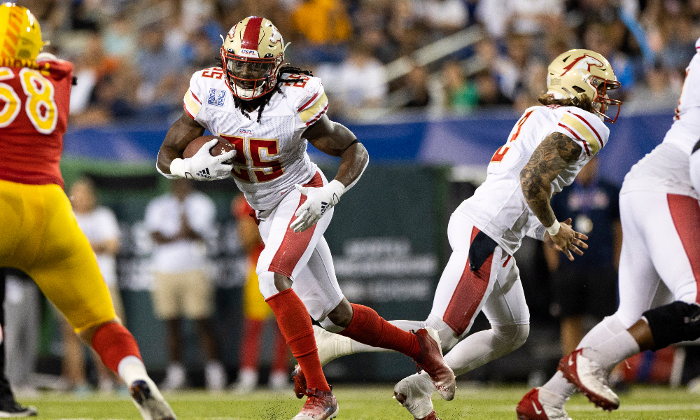 Bo Scarbrough carries the ball for the Birmingham Stallions