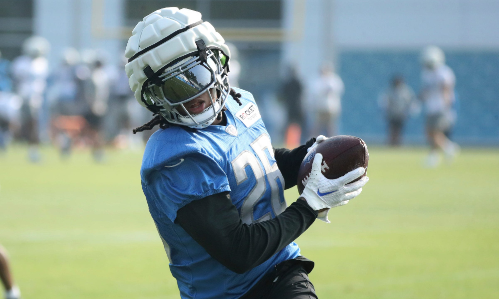 Jahmyr Gibbs runs with the ball at Detroit Lions training camp