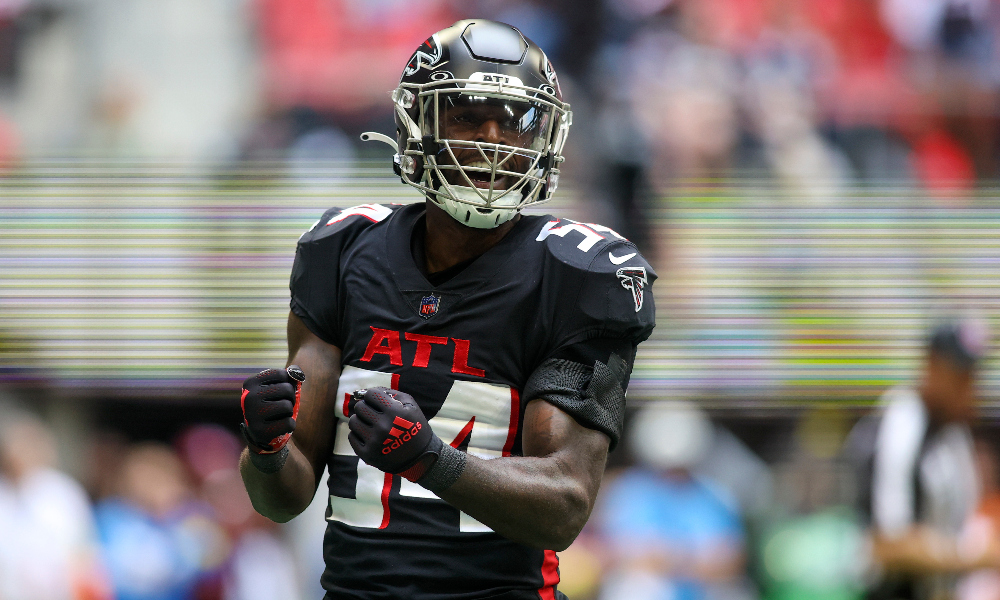 Rashaan Evans signals while playing with the Atlanta Falcons