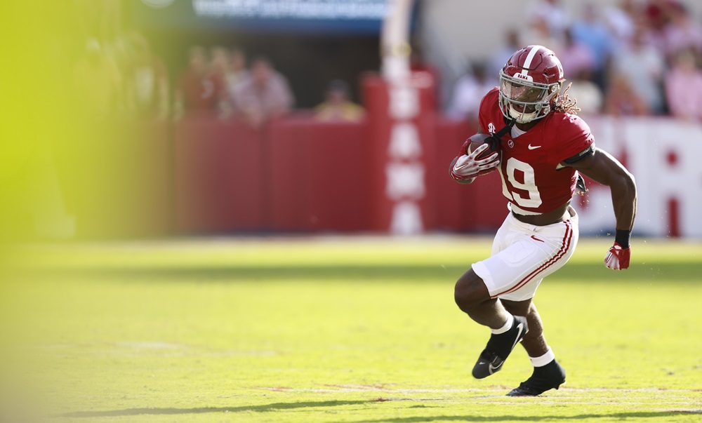 Alabama wide receiver Kendrick Law runs with the ball against Tennessee
