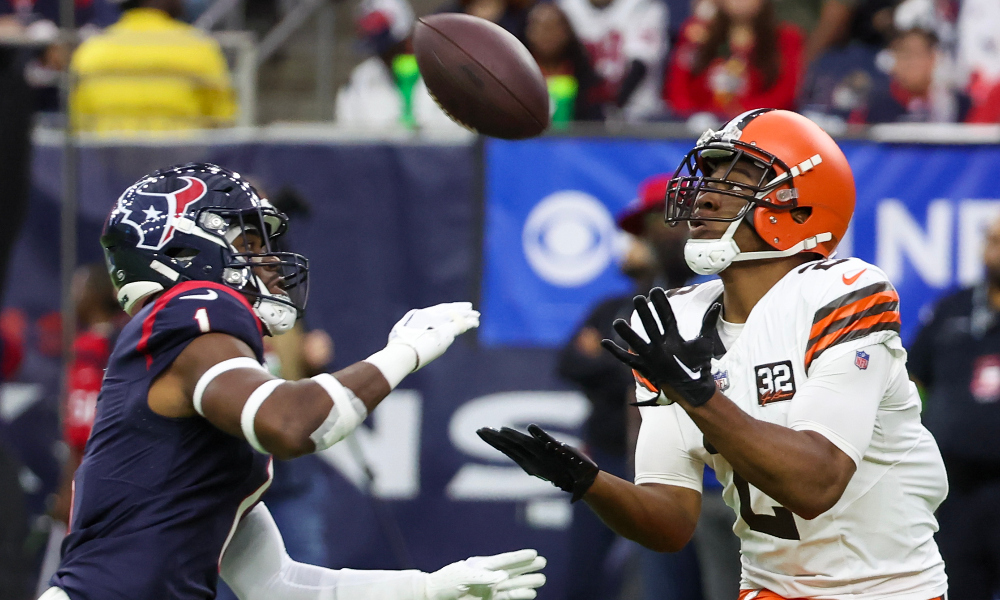 Cleveland Browns wide receiver Amari Cooper catches a pass against the Houston Texans