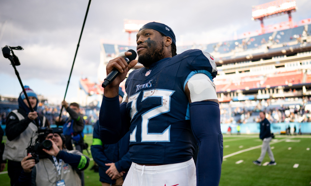 Tennessee Titans running back Derrick Henry says goodbye to the fans