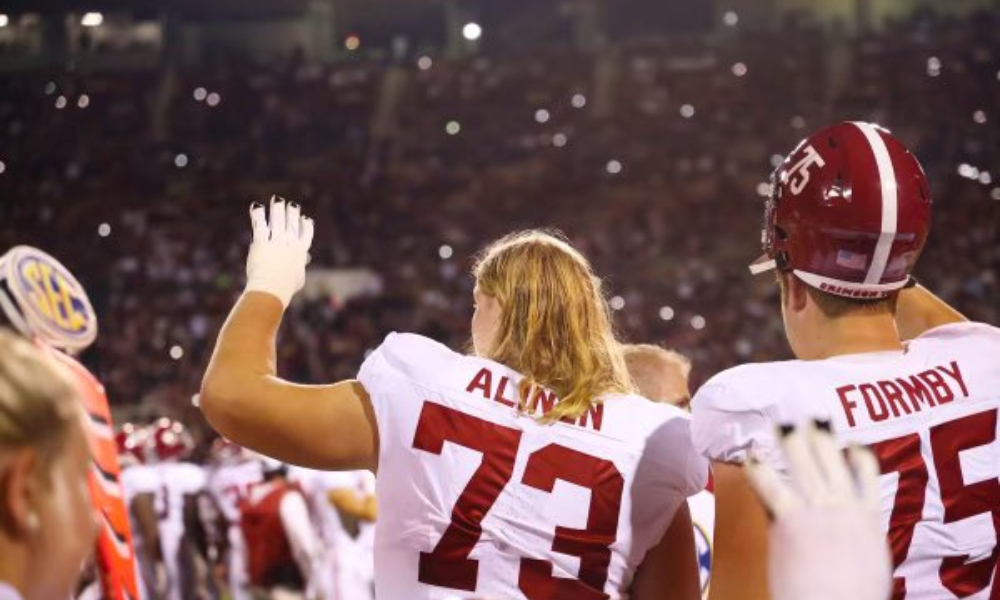 Alabama offensive linemen Olaus Alinen and Wilkin Formby prepare for the fourth quarter